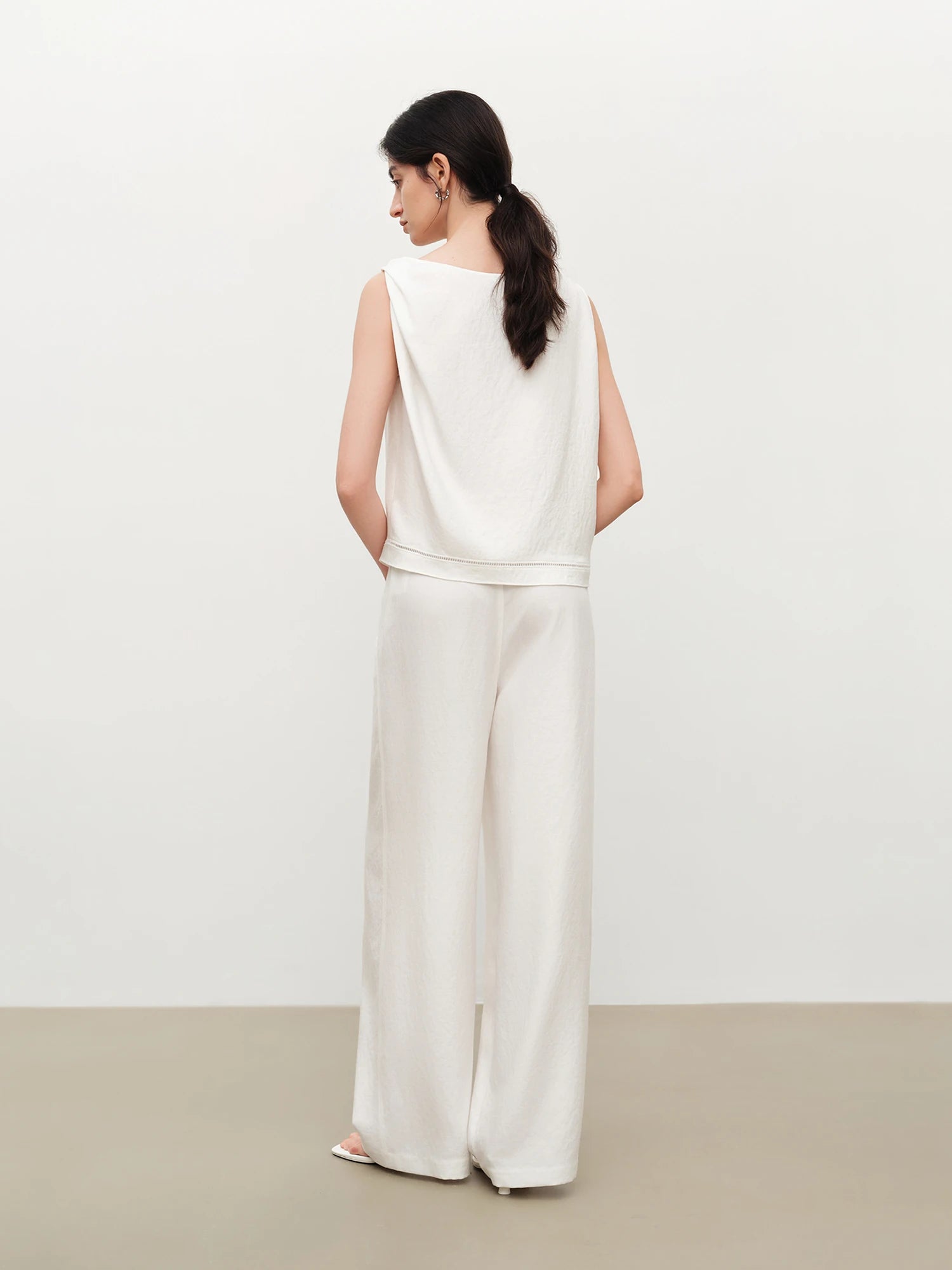 Sleeveless O-Neck Top and Wide-Leg Pants Set