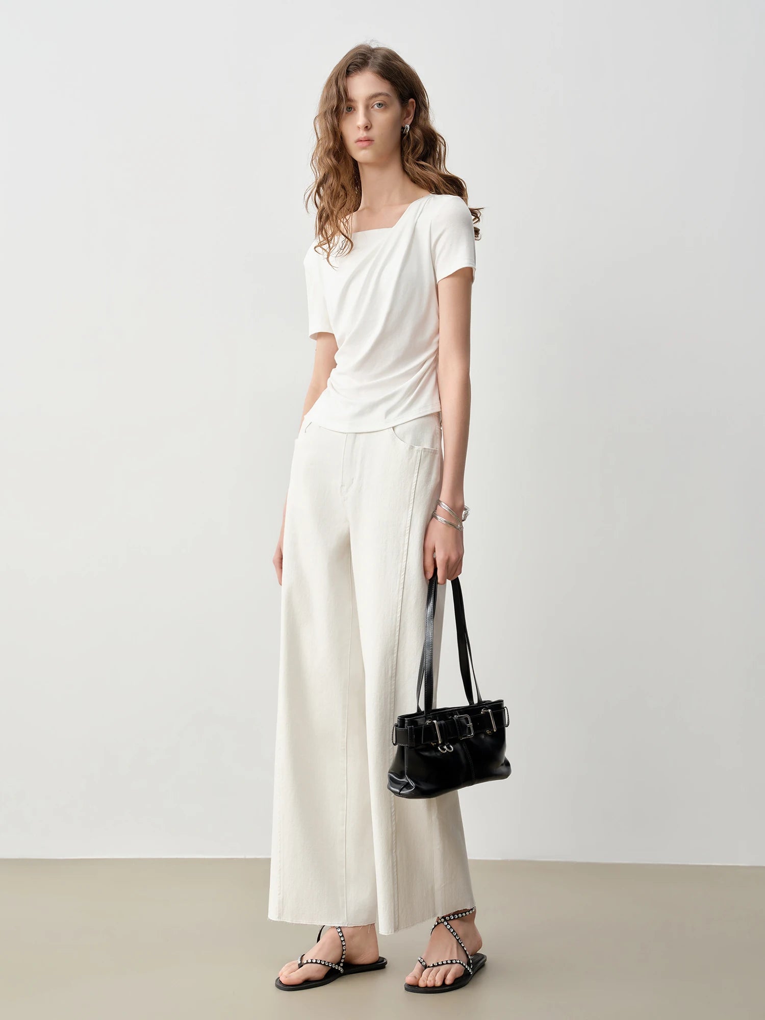 High-Waist Wide Leg Ankle Jeans – Light Wash Denim