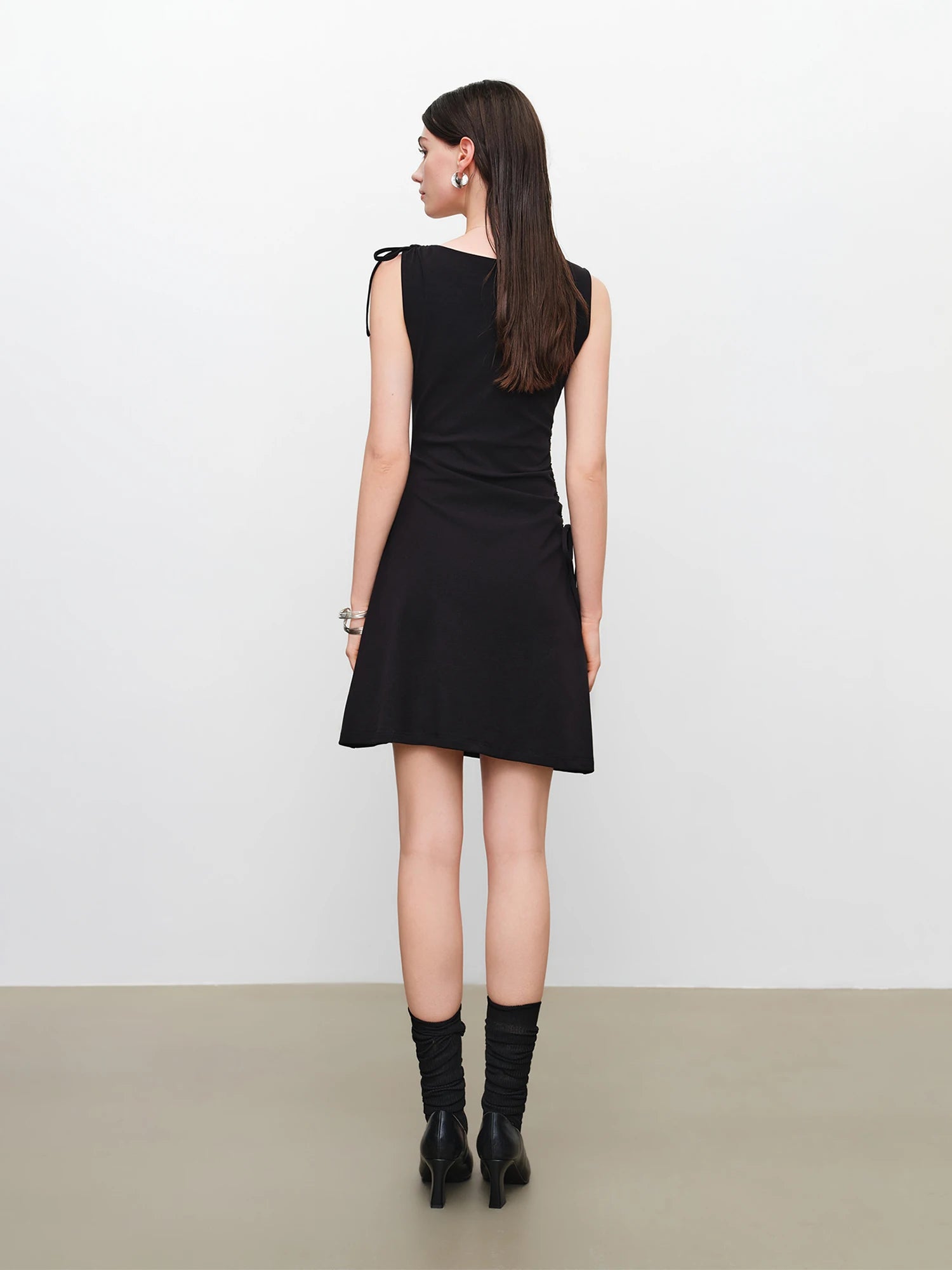 Classic Sleeveless O-Neck A-Line Knee Dress