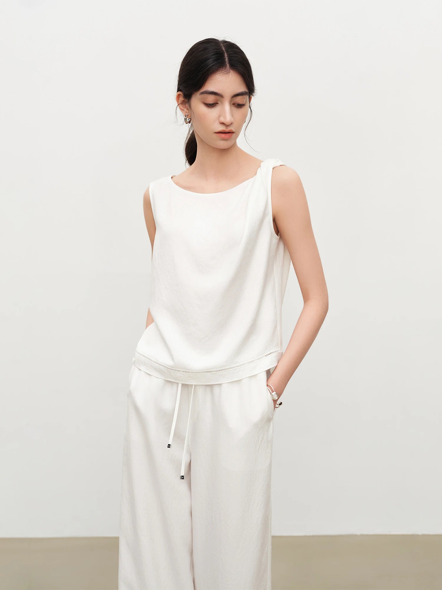 Sleeveless O-Neck Top and Wide-Leg Pants Set