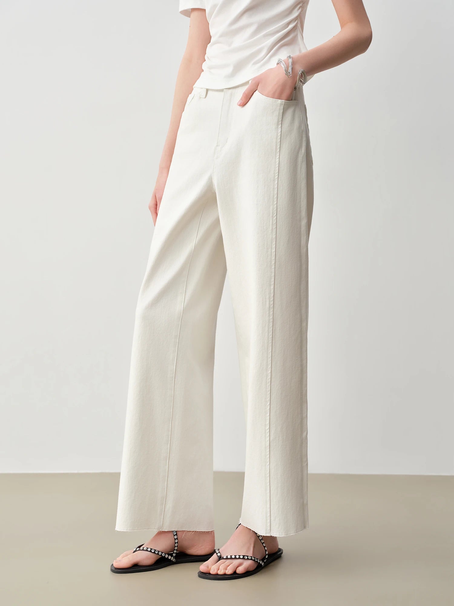 High-Waist Wide Leg Ankle Jeans – Light Wash Denim