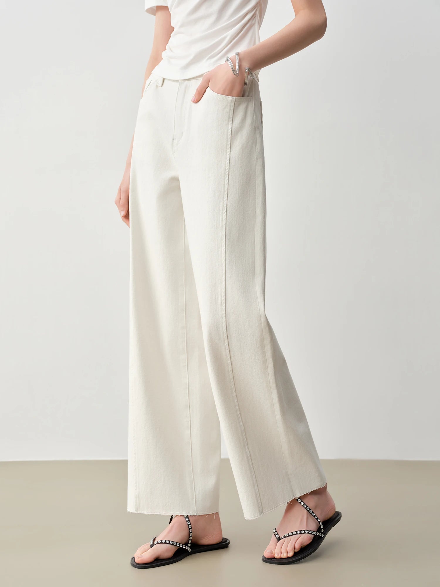 High-Waist Wide Leg Ankle Jeans – Light Wash Denim