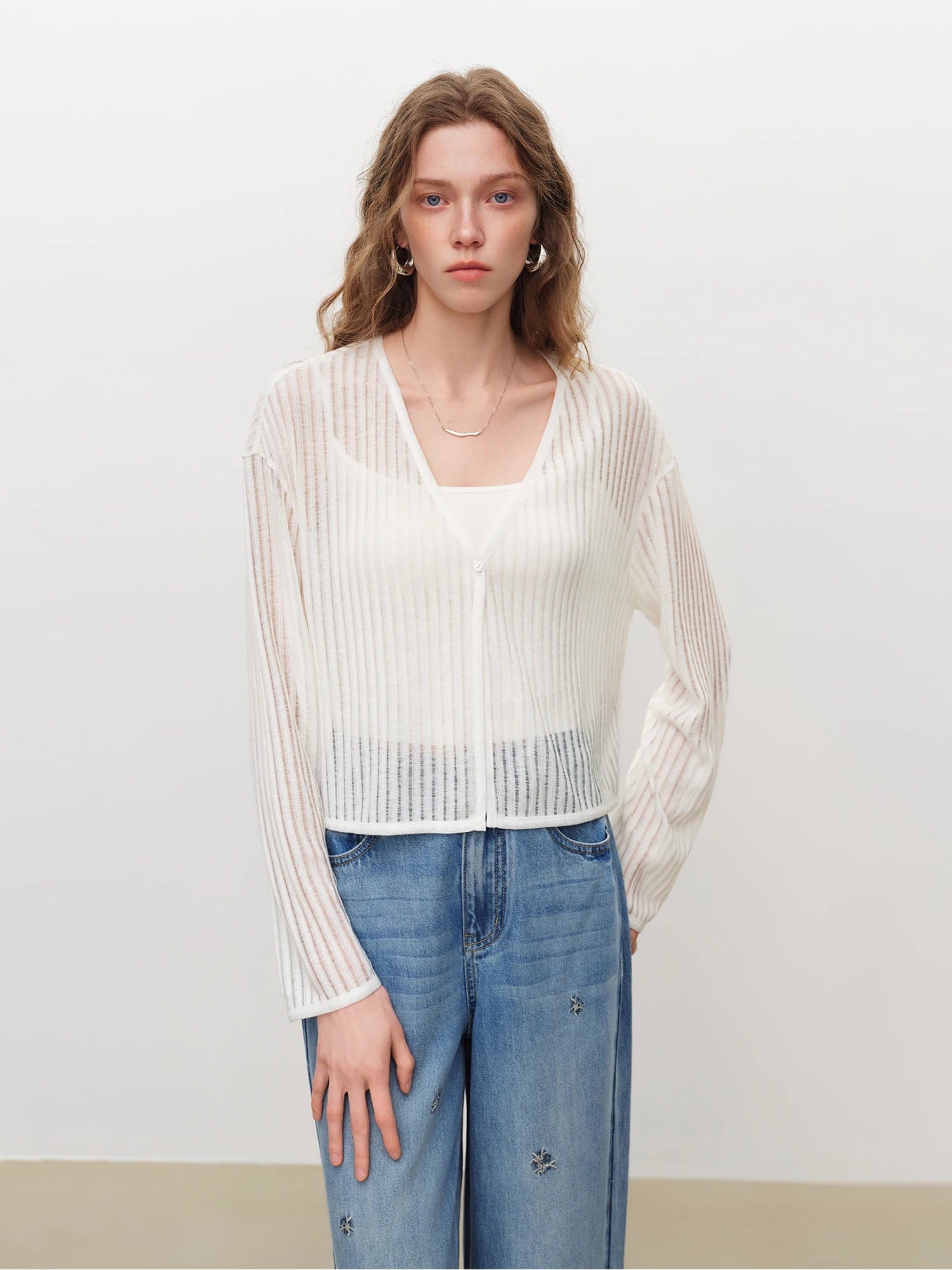 Lightweight V-Neck Single-Breasted Casual Knit Top